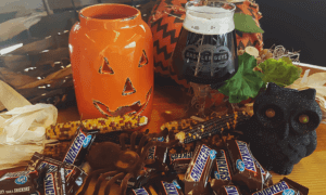sat-halloween-candy-paring-snickers-dark-strong-ale